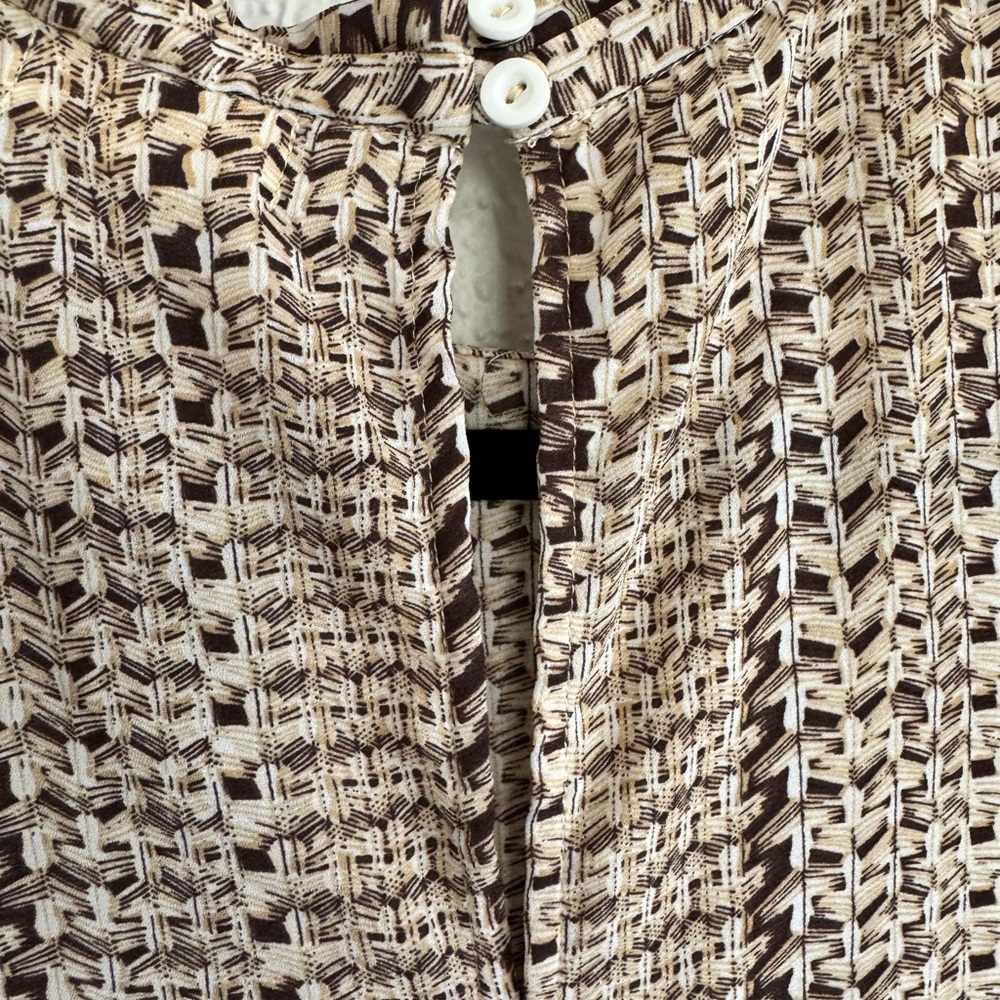C Sleeveless Crochet Knit Blouse in Cream and Brown - Picture 6 of 9